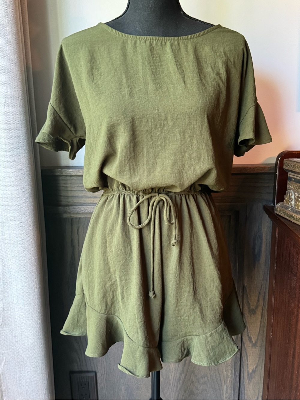 Bluivy Olive Green Ruffle romper medium euc